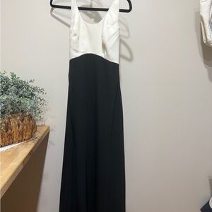 Elegant Black and White Sleeveless Dress vintage